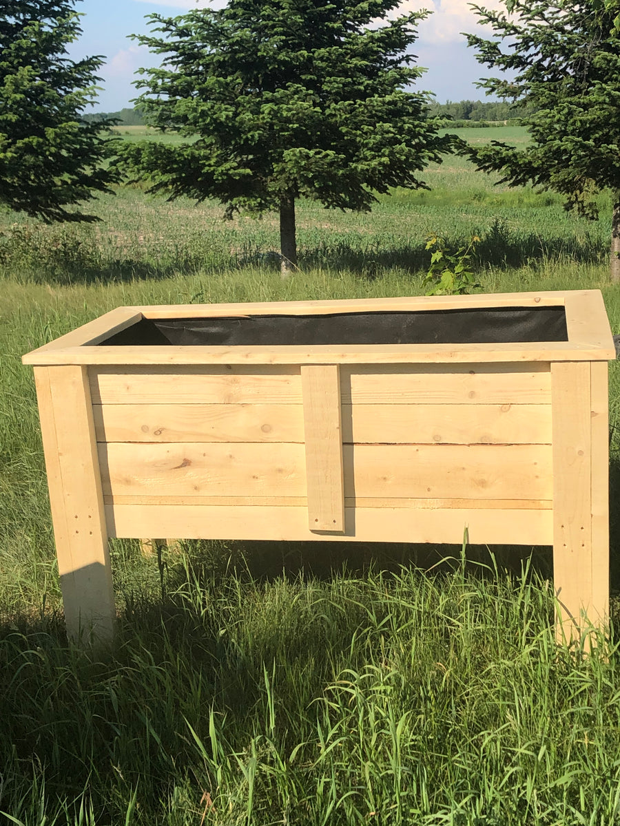 Bacs et jardiniA¨res BLUE SKY OUTDOOR LIVING 3-Tier Raised Garden Bed | Home Hardware
