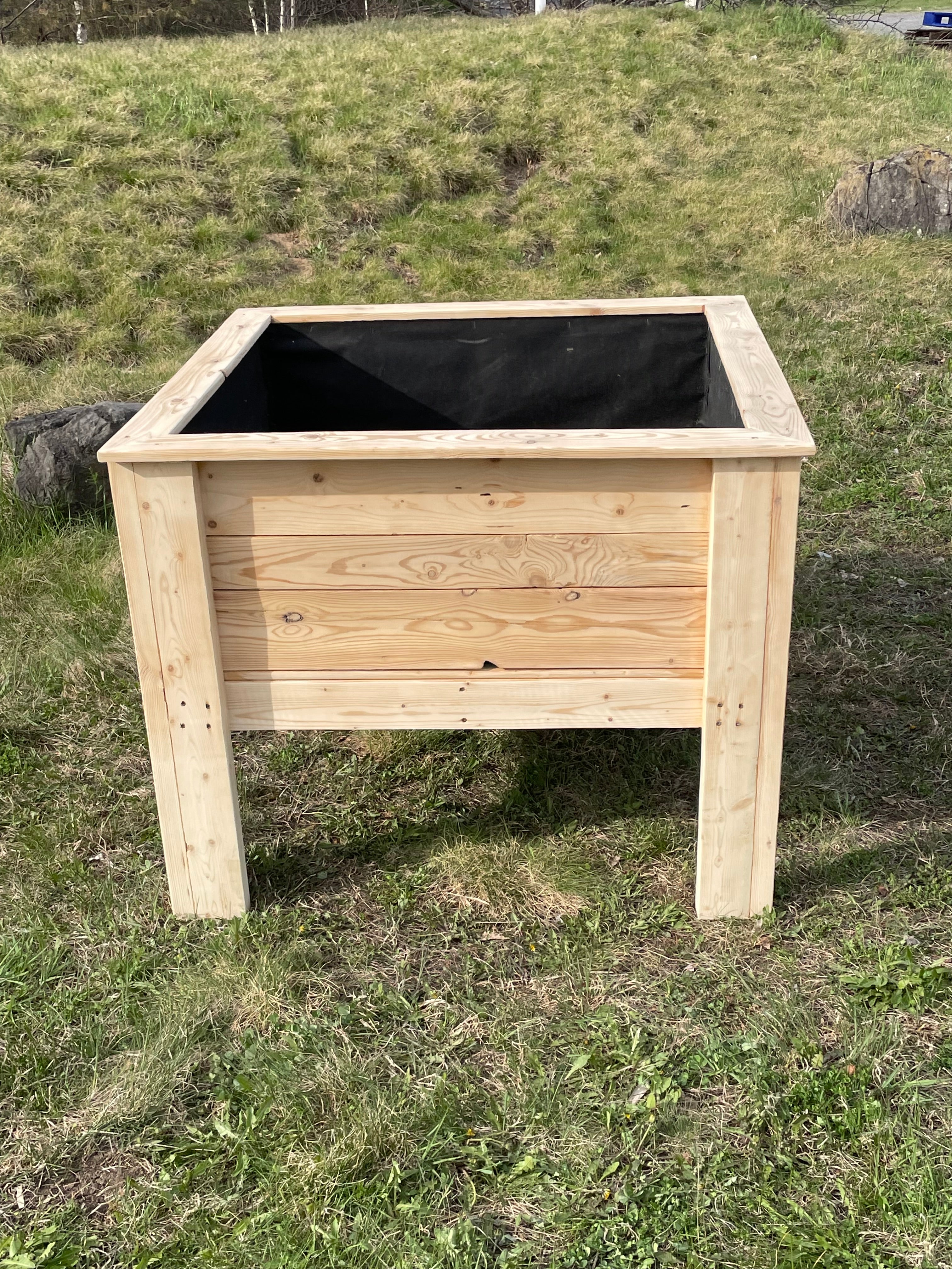 Bac à jardin collection rustique (moyen carré)