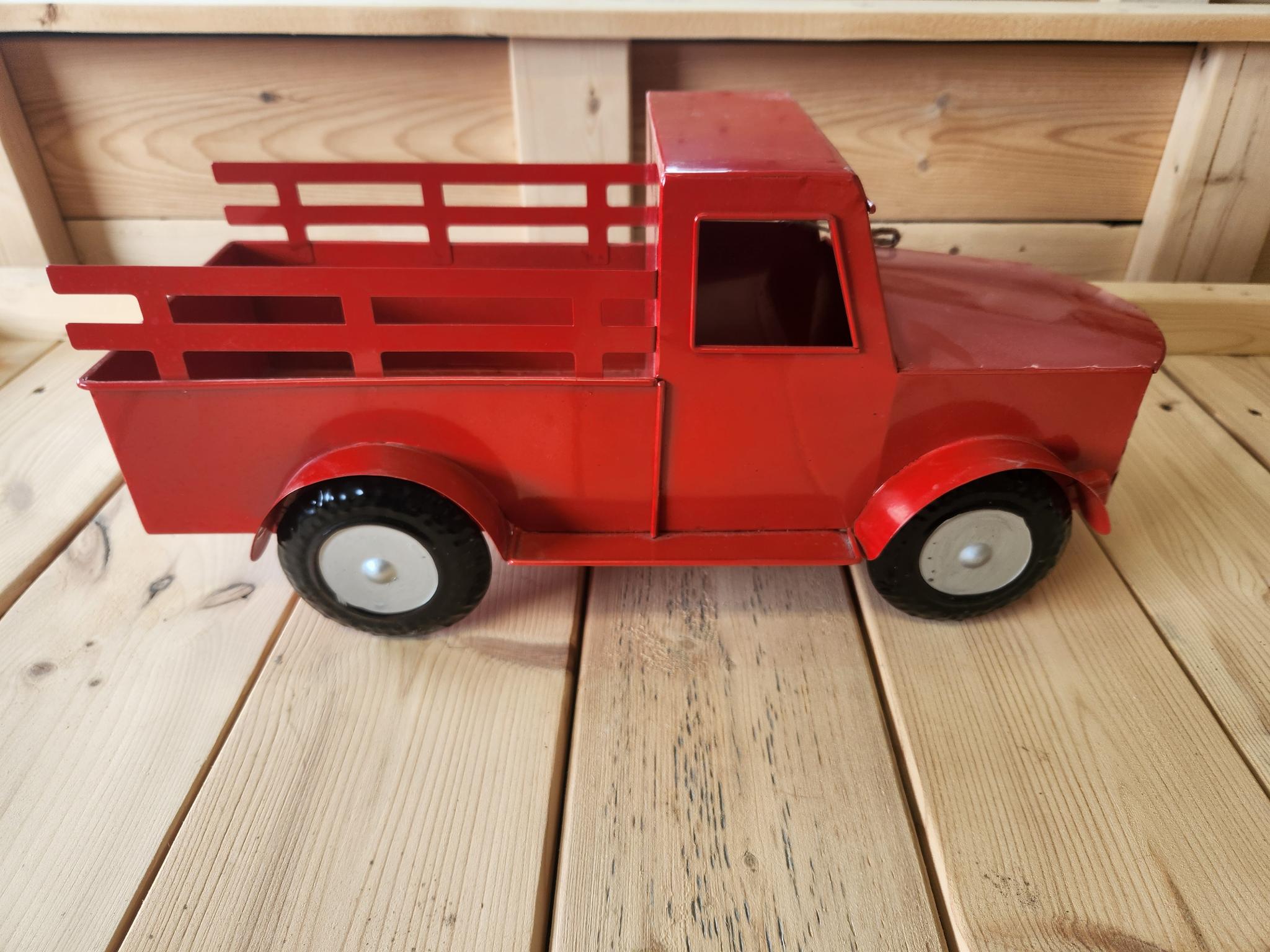 Camion en métal rouge déccoratif