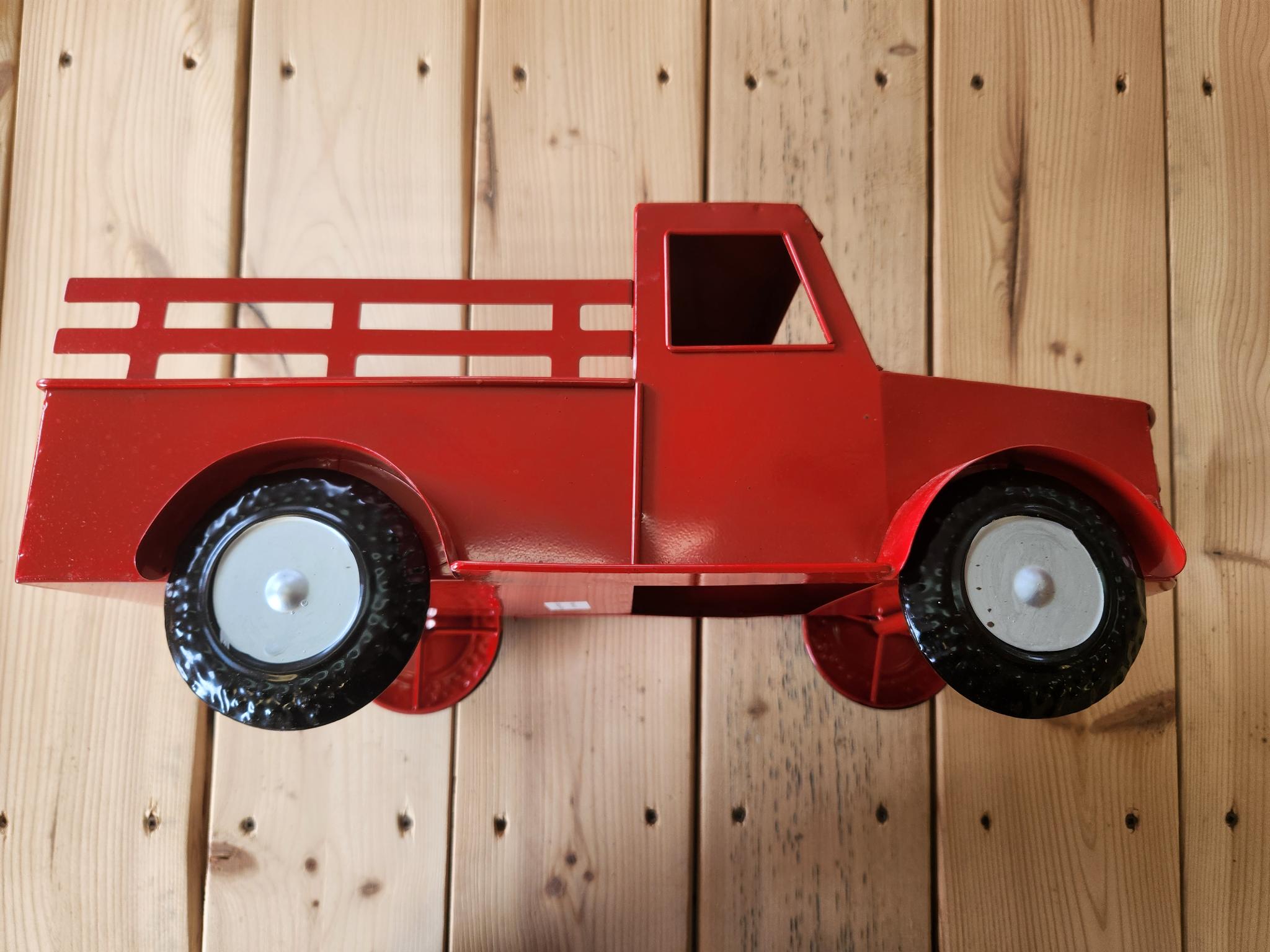 Camion en métal rouge déccoratif