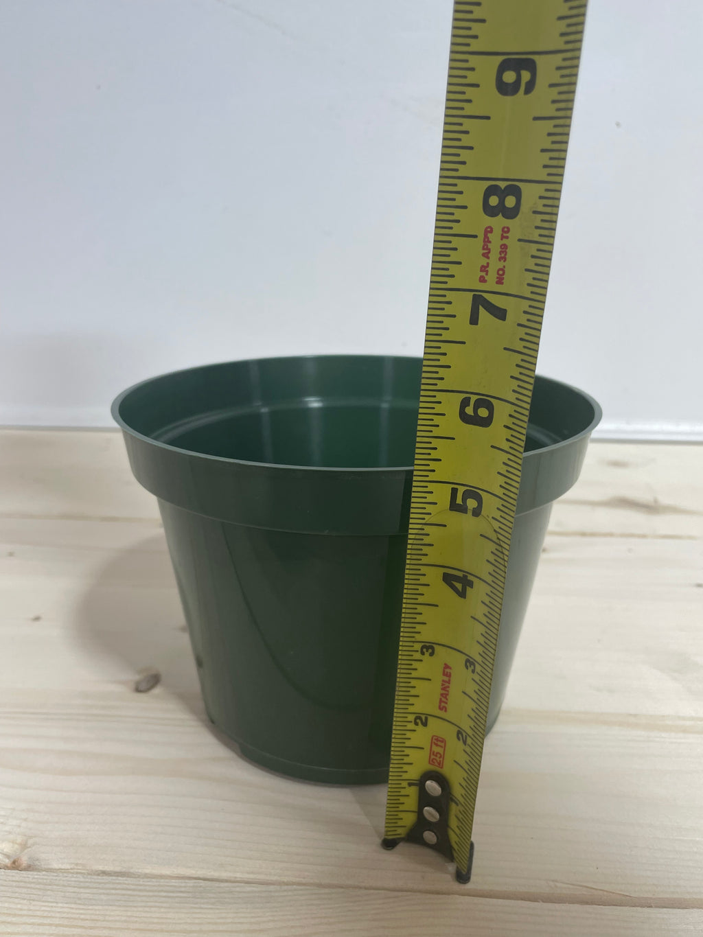 Pot en plastique vert 7''