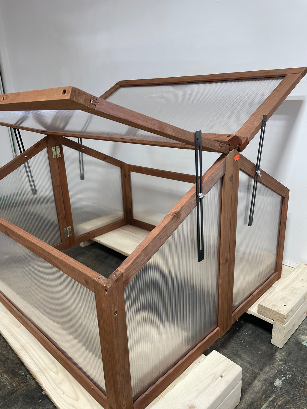 Mini serre en cèdre Gardman 2,11’ x 2,9’ x 1,11’