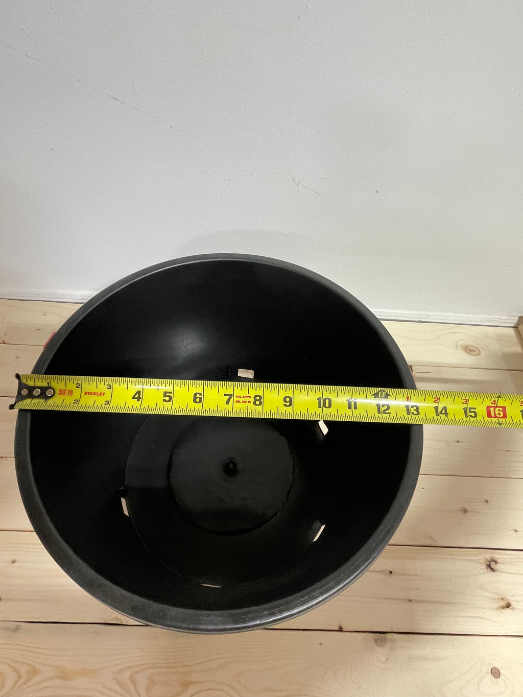 Pot en plastique noir 13’’/5 galons