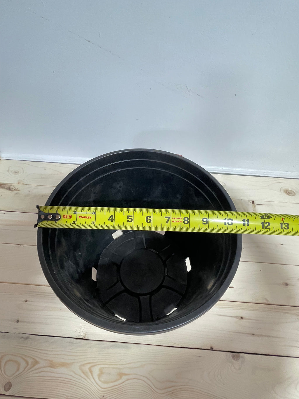 Pot en plastique noir 10’’/3 galons