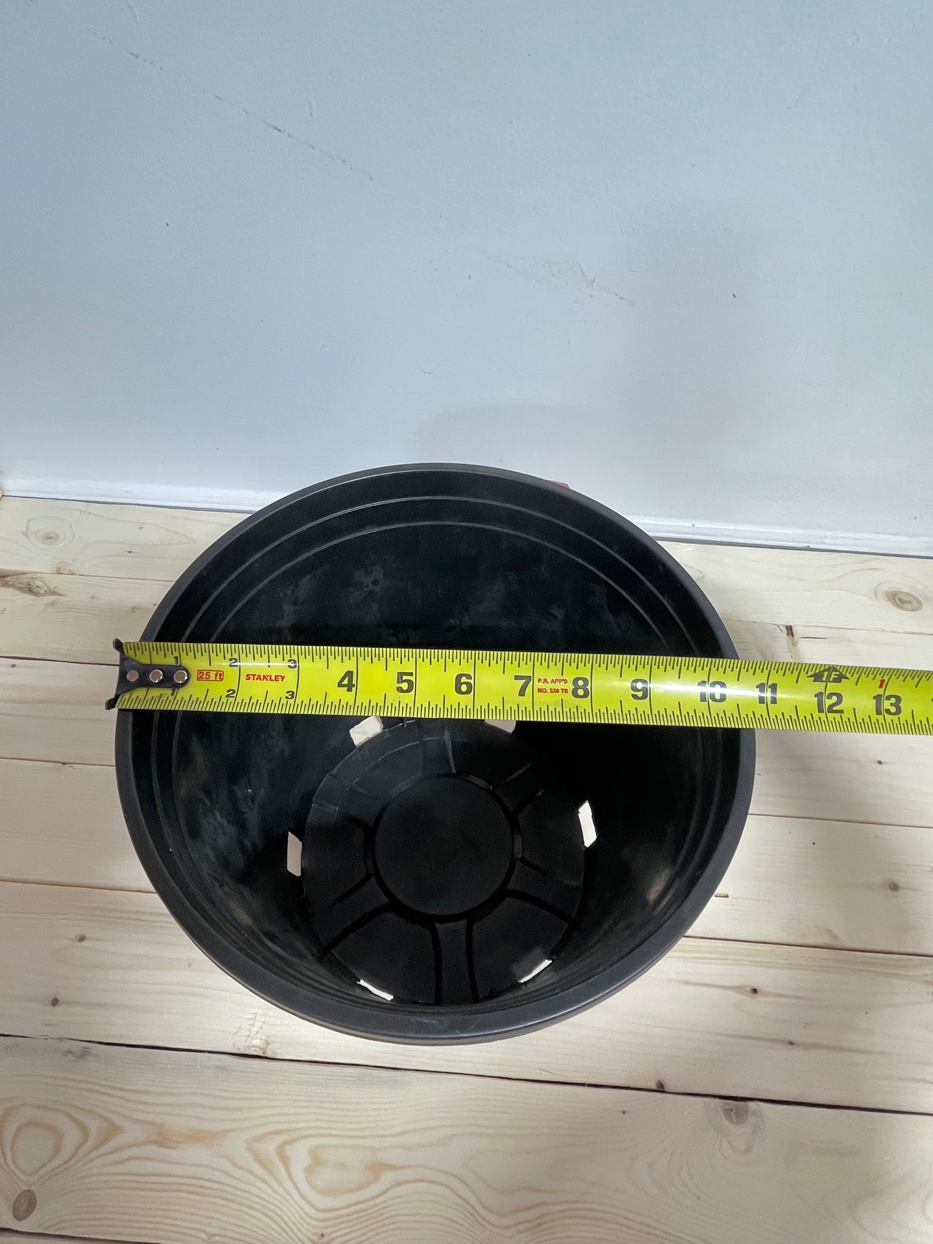 Pot en plastique noir 10’’/3 galons