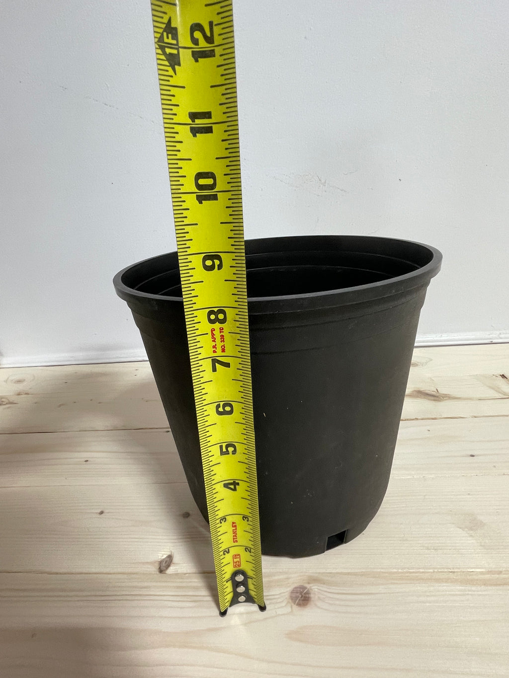 Pot en plastique noir 9’’/2 gallons