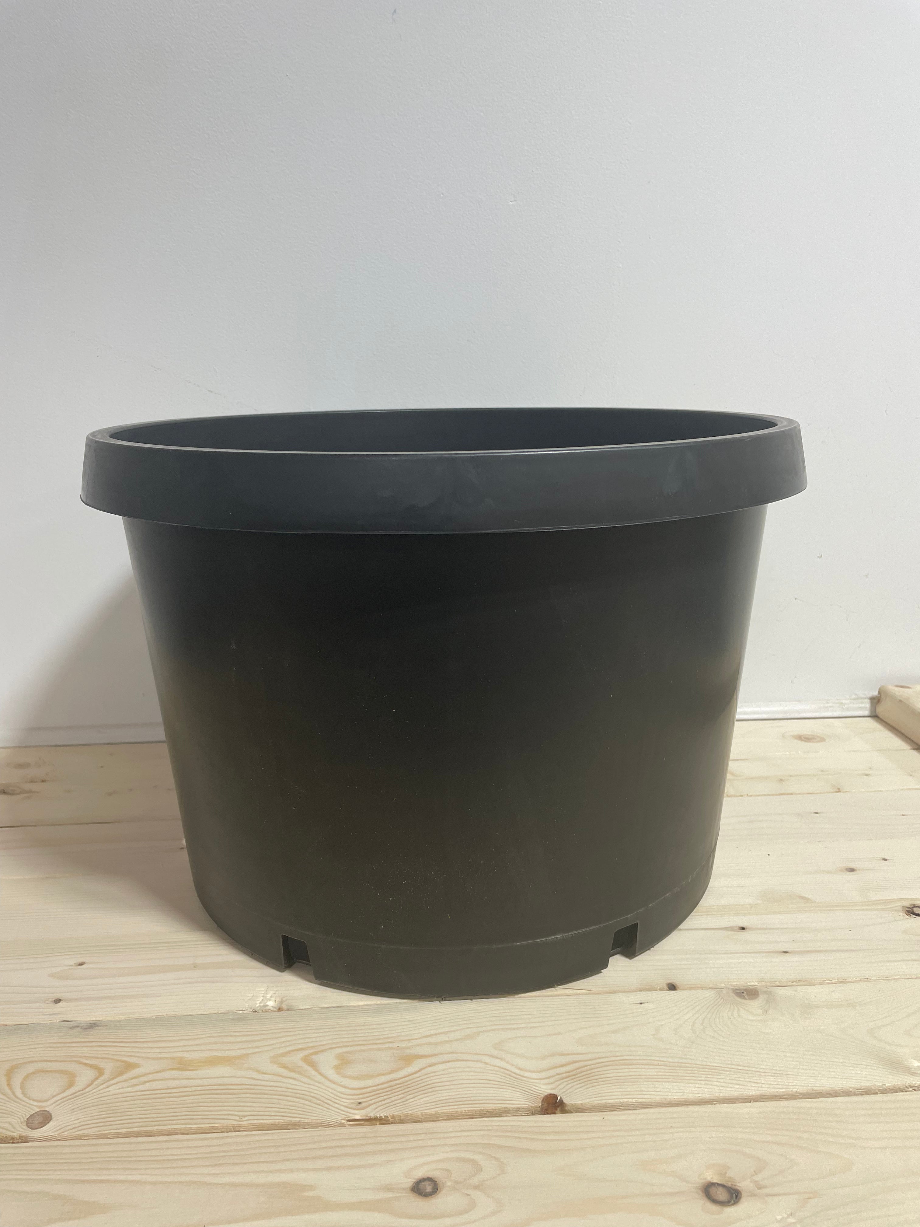 Pot en plastique noir 19’’/15 galons
