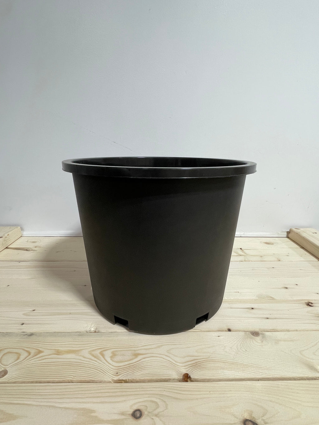 Pot en plastique noir 14’’/7 galons
