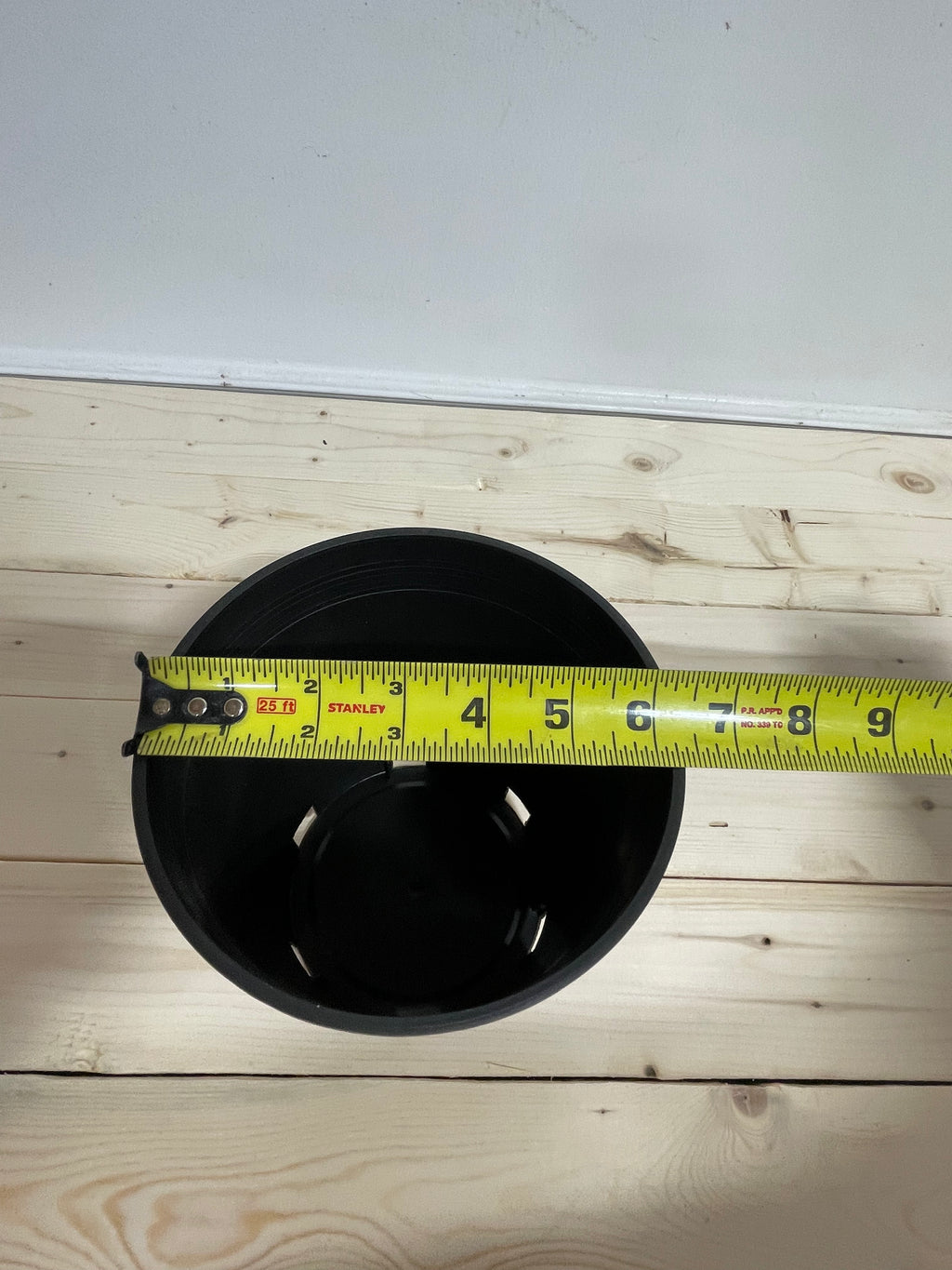 Pot en plastique noir 6’’/1 galon