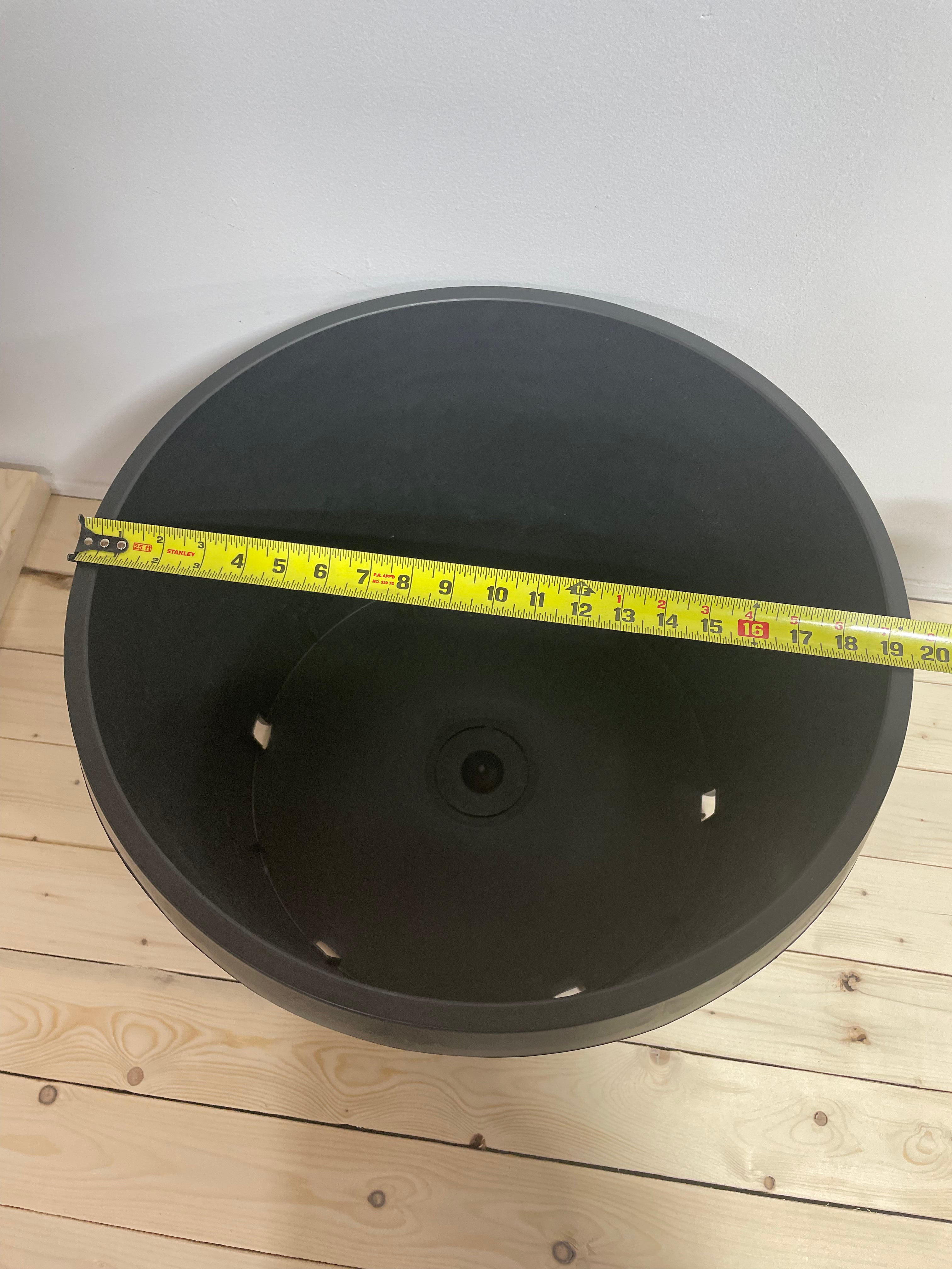 Pot en plastique noir 19’’/15 galons