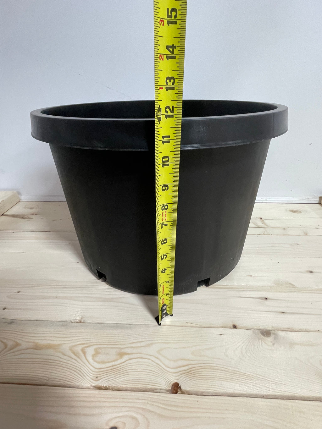 Pot en plastique noir 16’’/10 galons