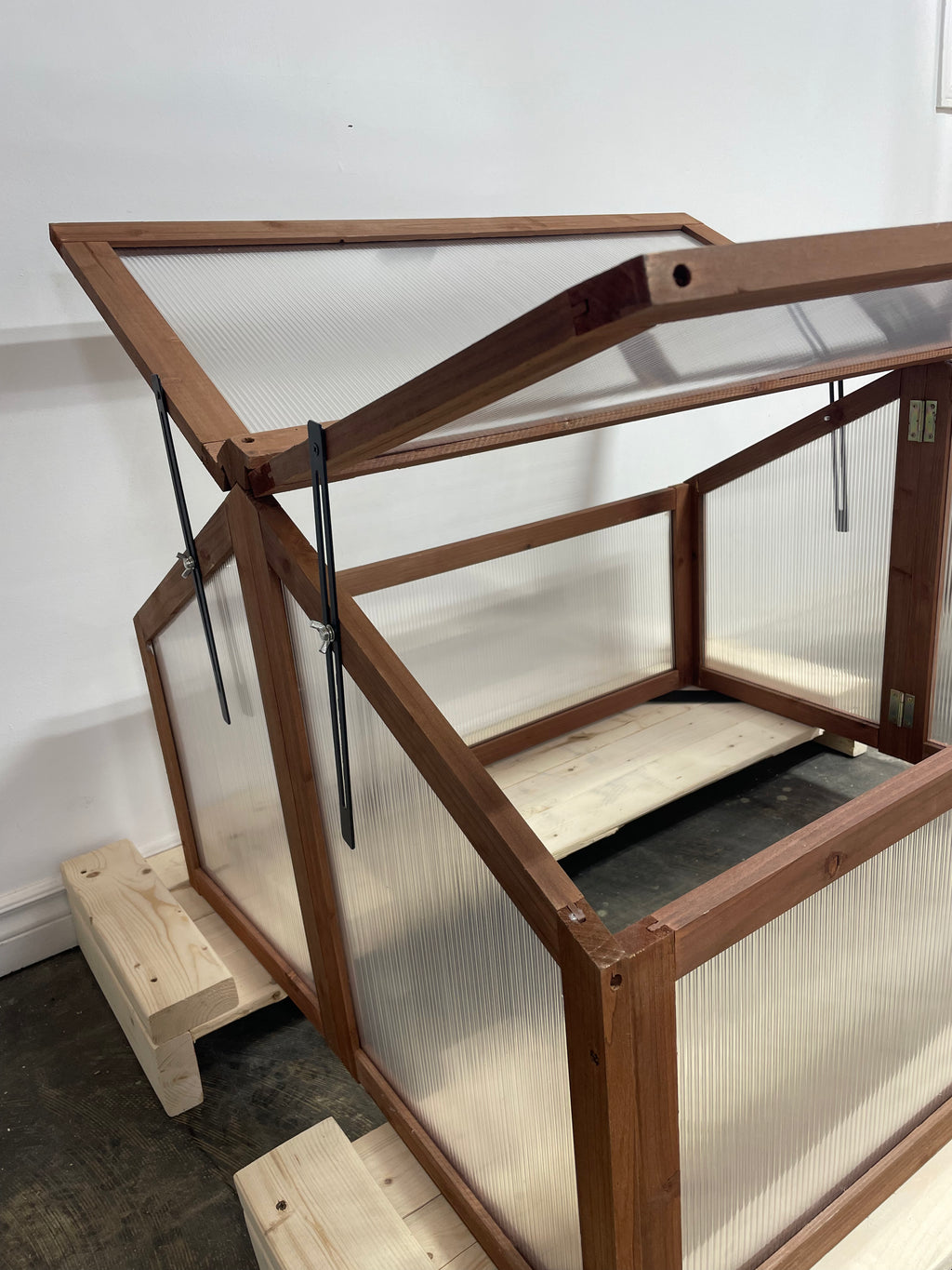 Mini serre en cèdre Gardman 2,11’ x 2,9’ x 1,11’